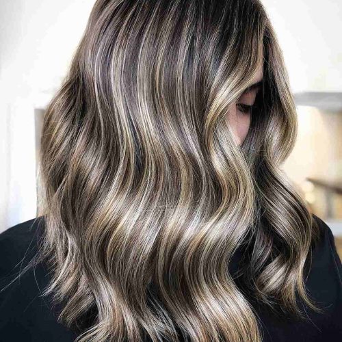 dark-hair-with-golden-blonde-babylights-and-balayage